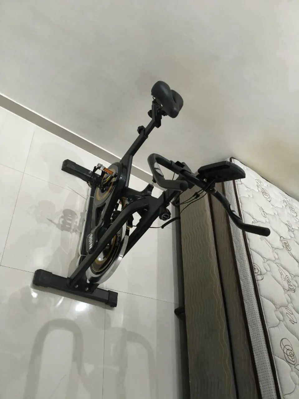 BICICLETA ERGOMÉTRICA (SEMI NOVA) + ELIPTICO (USADO) - Foto 2