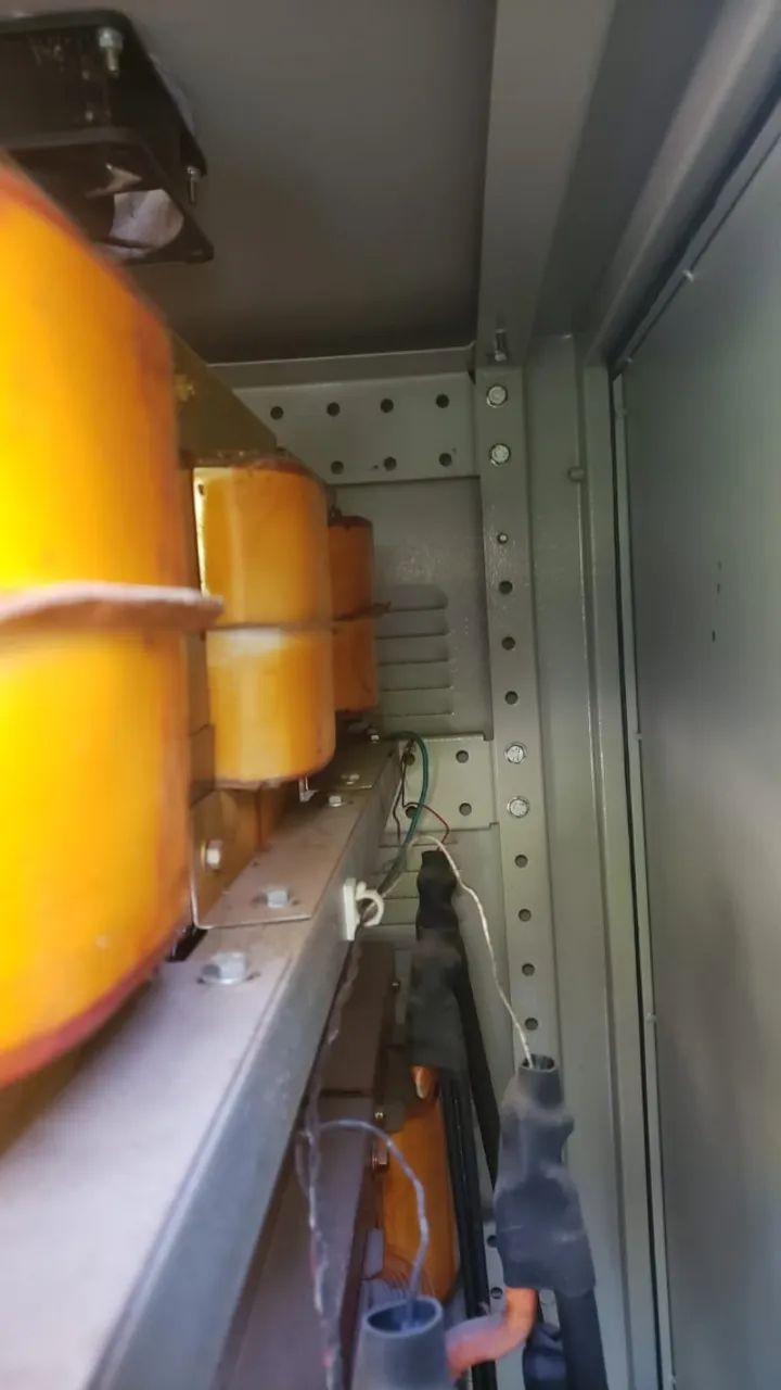 Estabilizador de tensão microcontrolado trifasico 220V, capacidade 60kVA, 157A - Foto 4