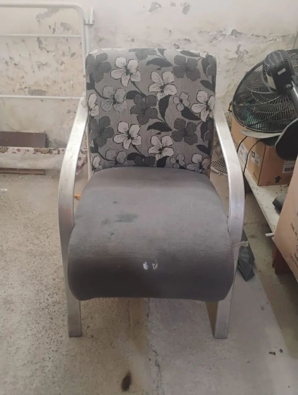 Vendo dois sofás de um e dois lugares 150 reais os dois - Foto 3