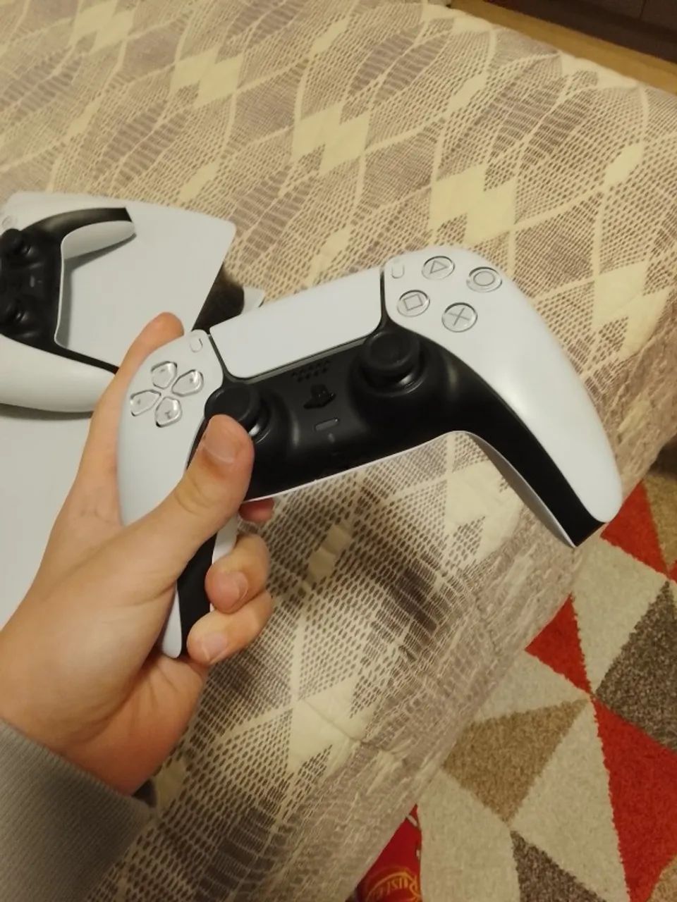 PS5 COM DOIS CONTROLES - Foto 3