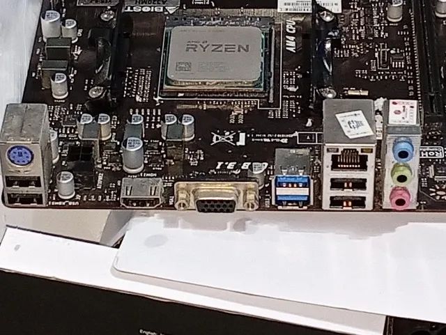 Kit Ryzen 3 2200G + A320MH + 16GB DDR4 HyperX