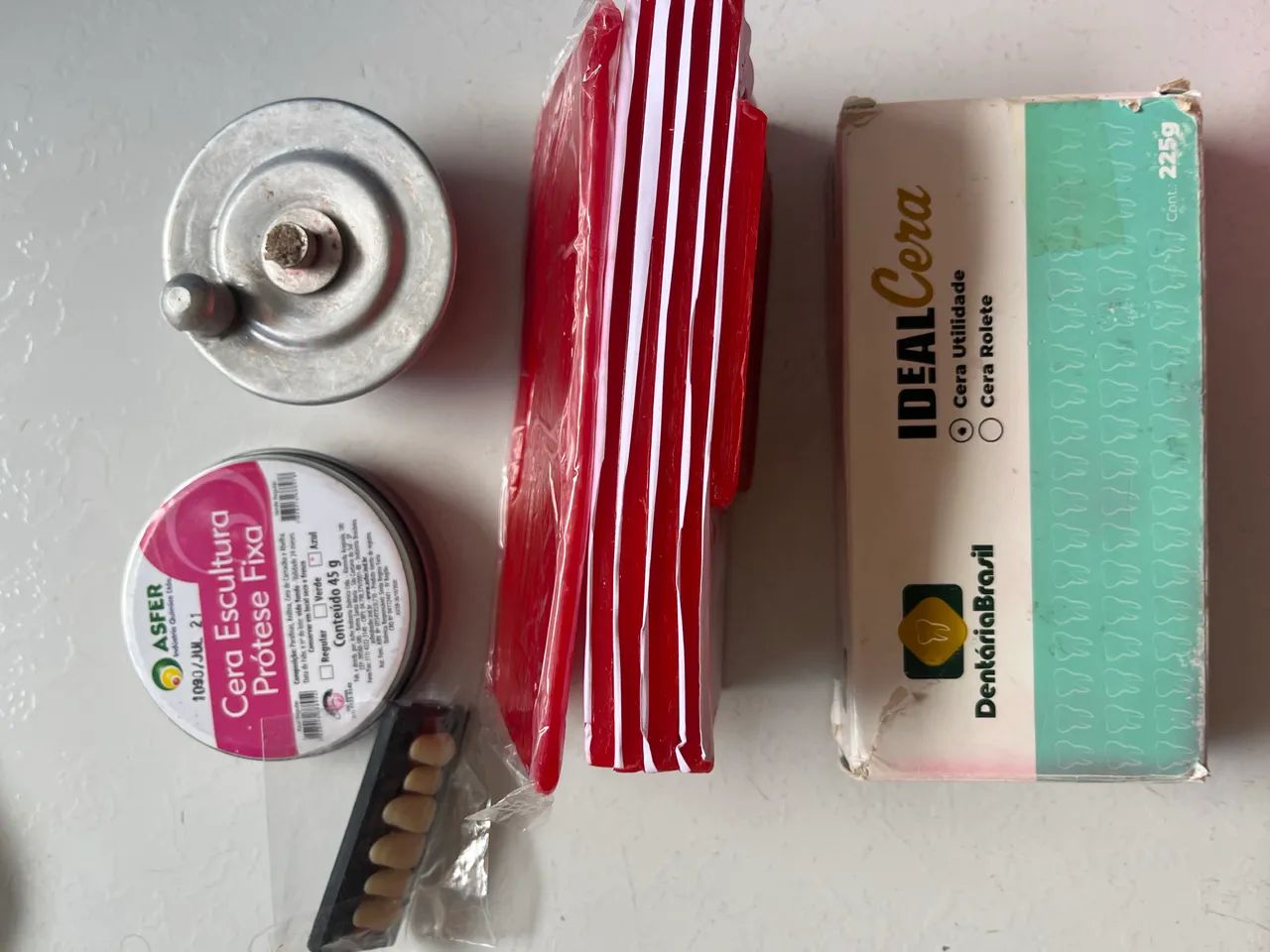 Lamparina, 2 tipos de cera, dente de estoque, 1 gotejador 