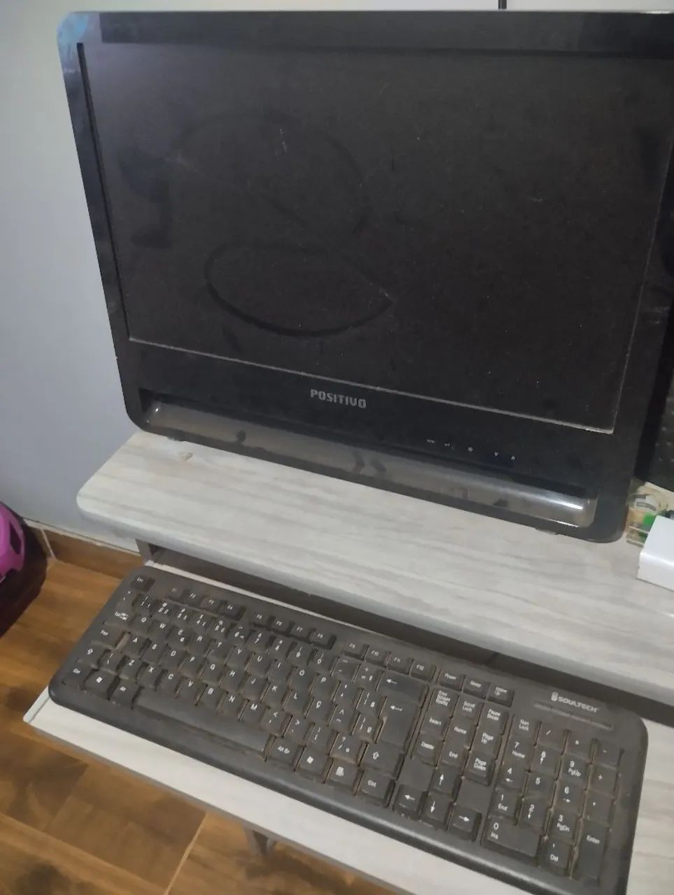 <br>Windows 7<br>2 GB de RAM <br>E 128 GB de HD <br>Com impres