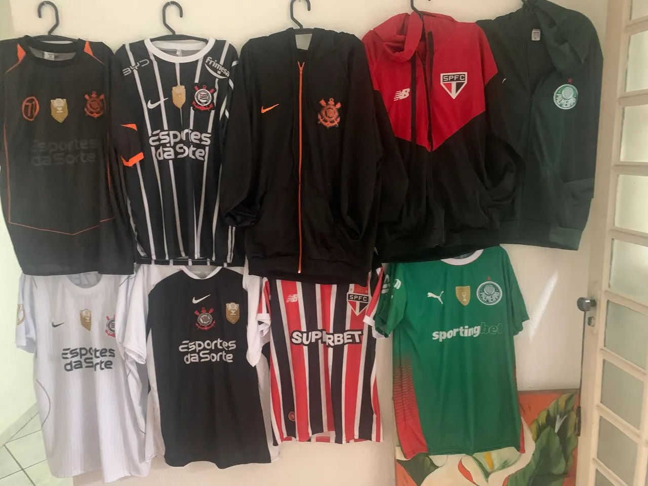 vendo camisas e shorts 