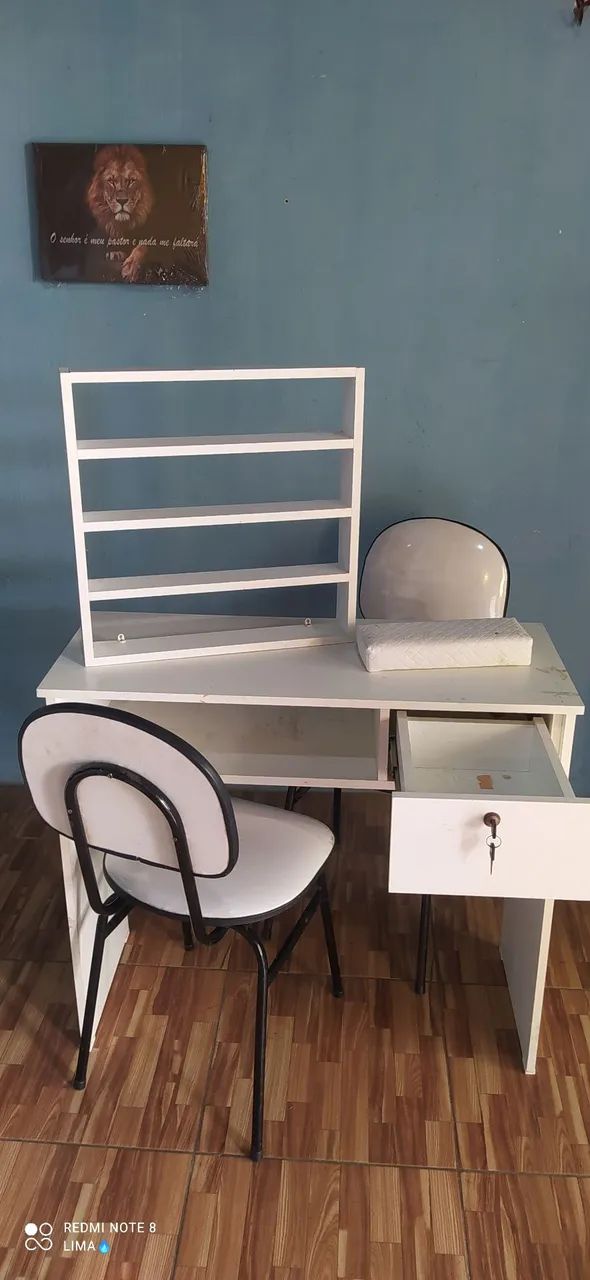 Kit Mesa e cadeira para manicure e pedicure 