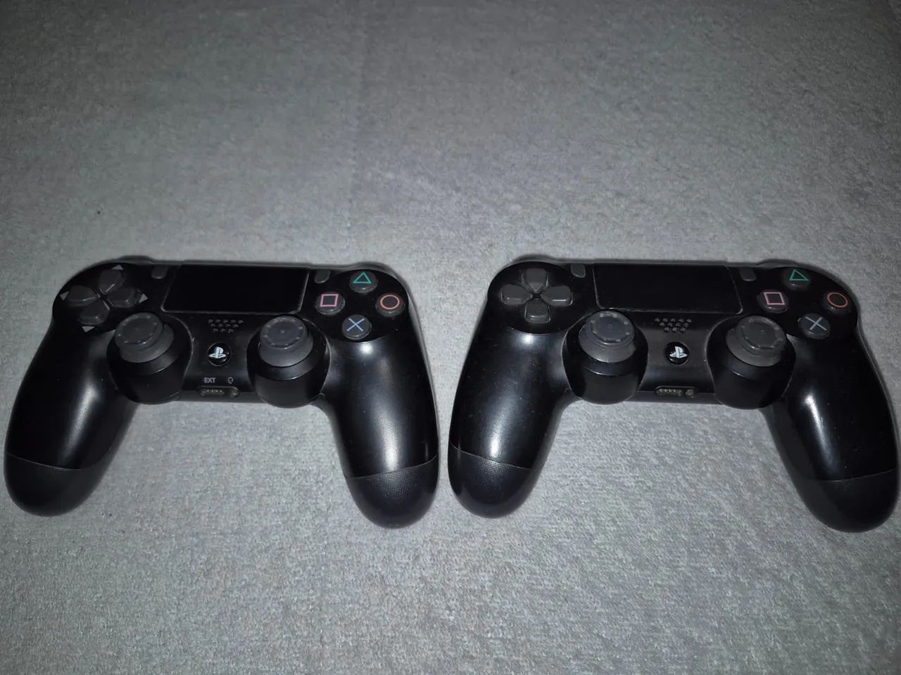 2 controles de PS4 - Foto 2