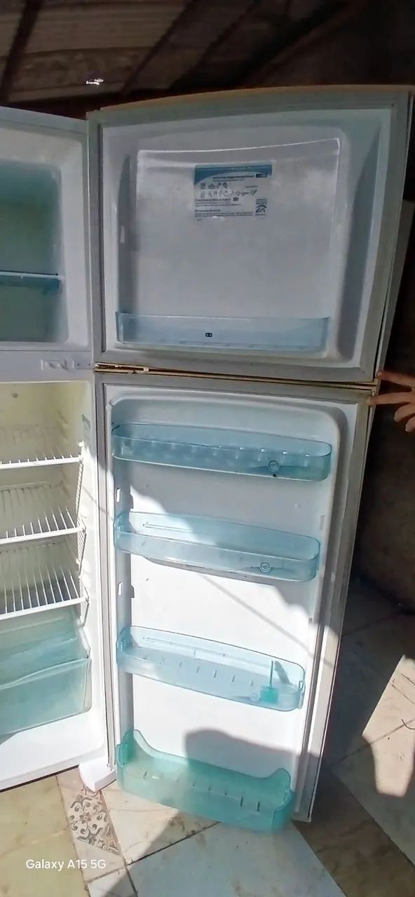 GELADEIRA ELETROLUX 380LITRO COMPLETA FUNCIONA PERFEITAMENTE  - Foto 4
