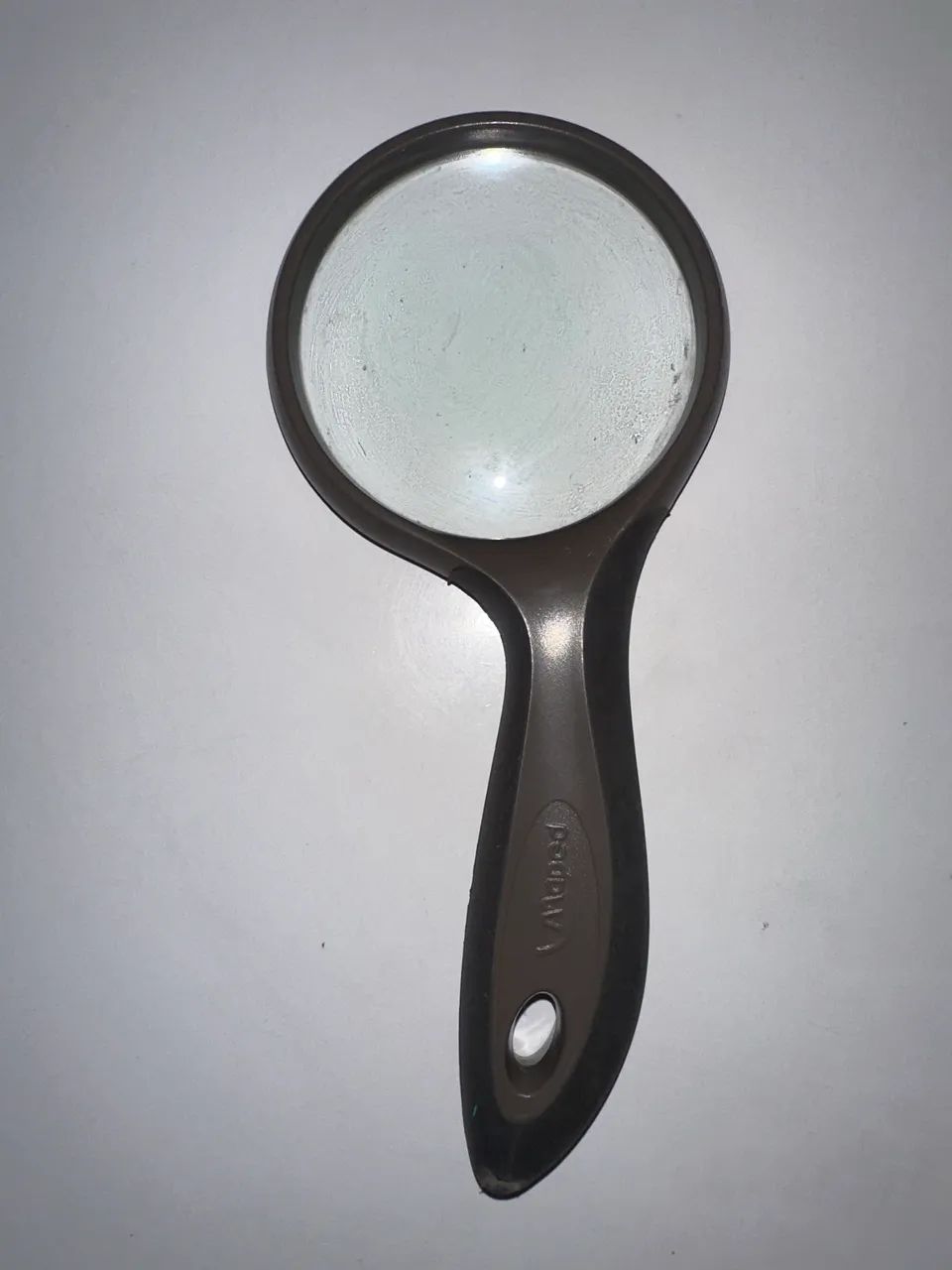 lupa de aumento de mão