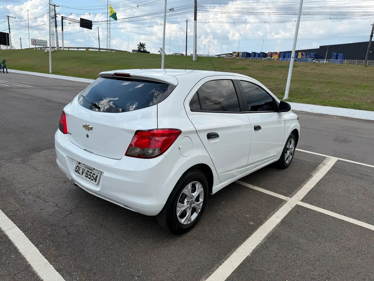 Chevrolet Onix JOY Hatch 1.0 8V Flex Mec. 4P 2019 - Foto 3