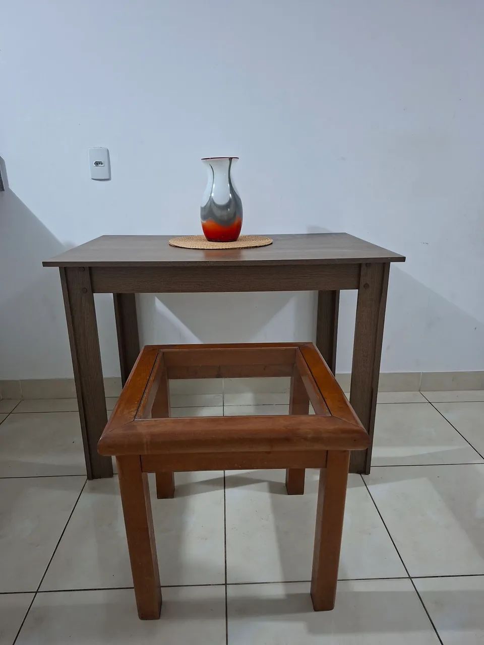 MESA MADEIRADA + MESINHA COM TAMPO DE VIDRO - Foto 5