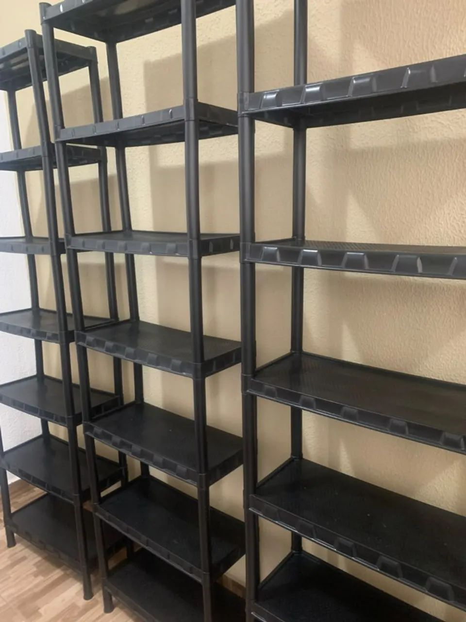 Vendo 4 estante modular de plástico