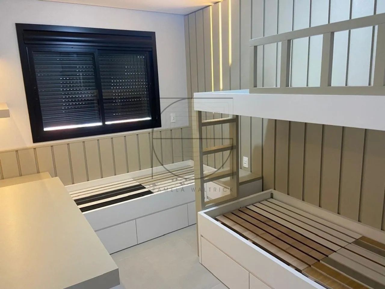 Apartatamento a venda de 3 dormitórios em Canasvieiras