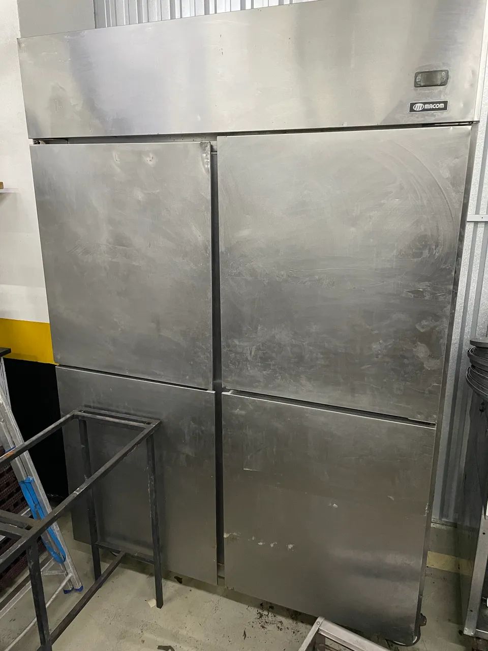 Refrigerador Macom inox 4 portas 220V