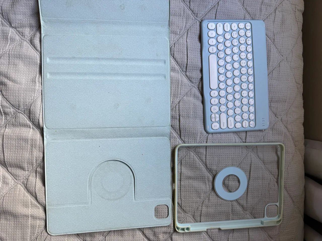 Capa com Teclado Bluetooth para iPad