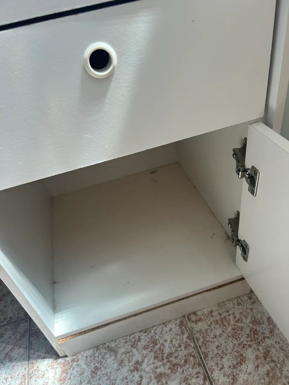 Mesa de escritório com 2 gavetas e 1 nicho - Foto 4