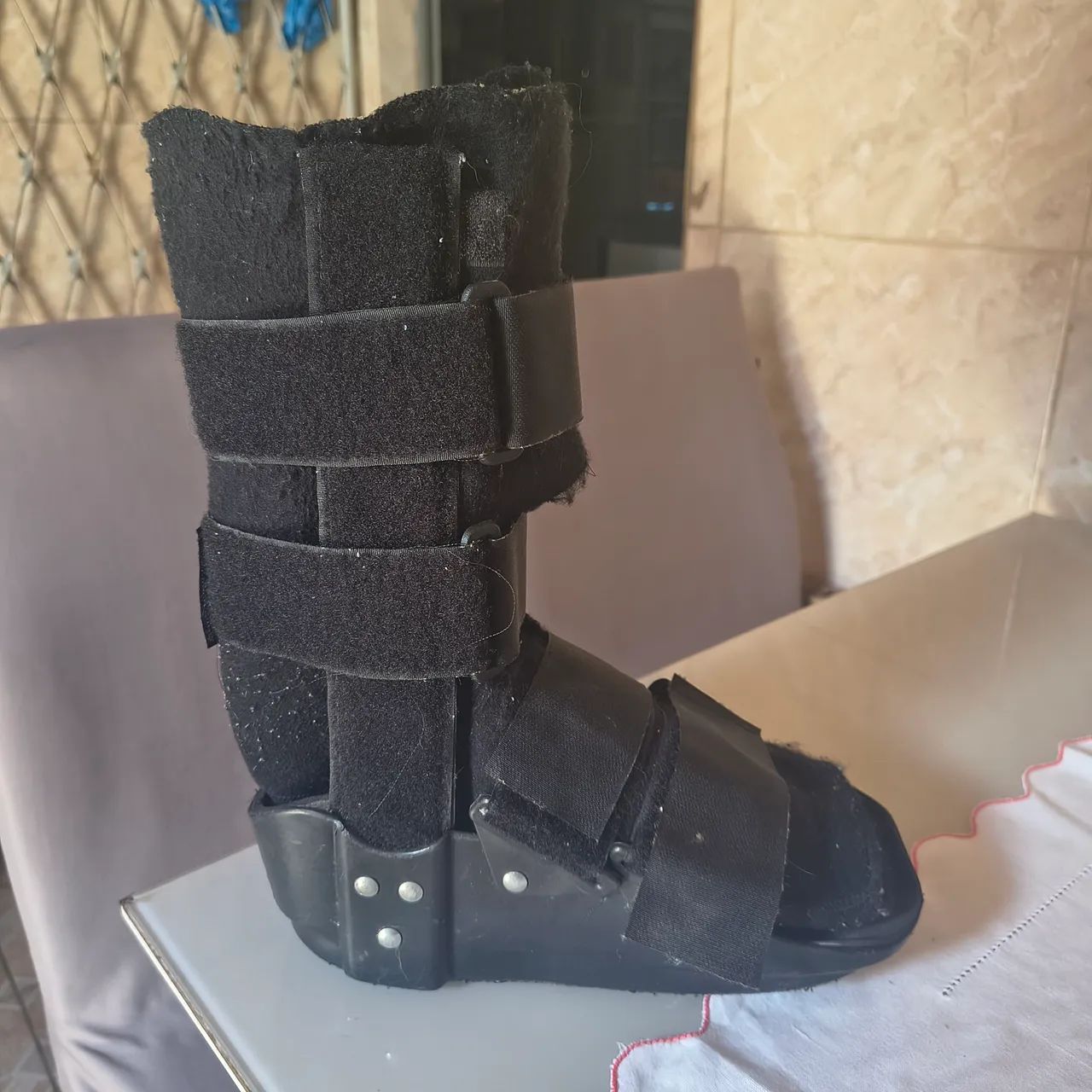 Bota ortopédica em ótimo estado  - Foto 3