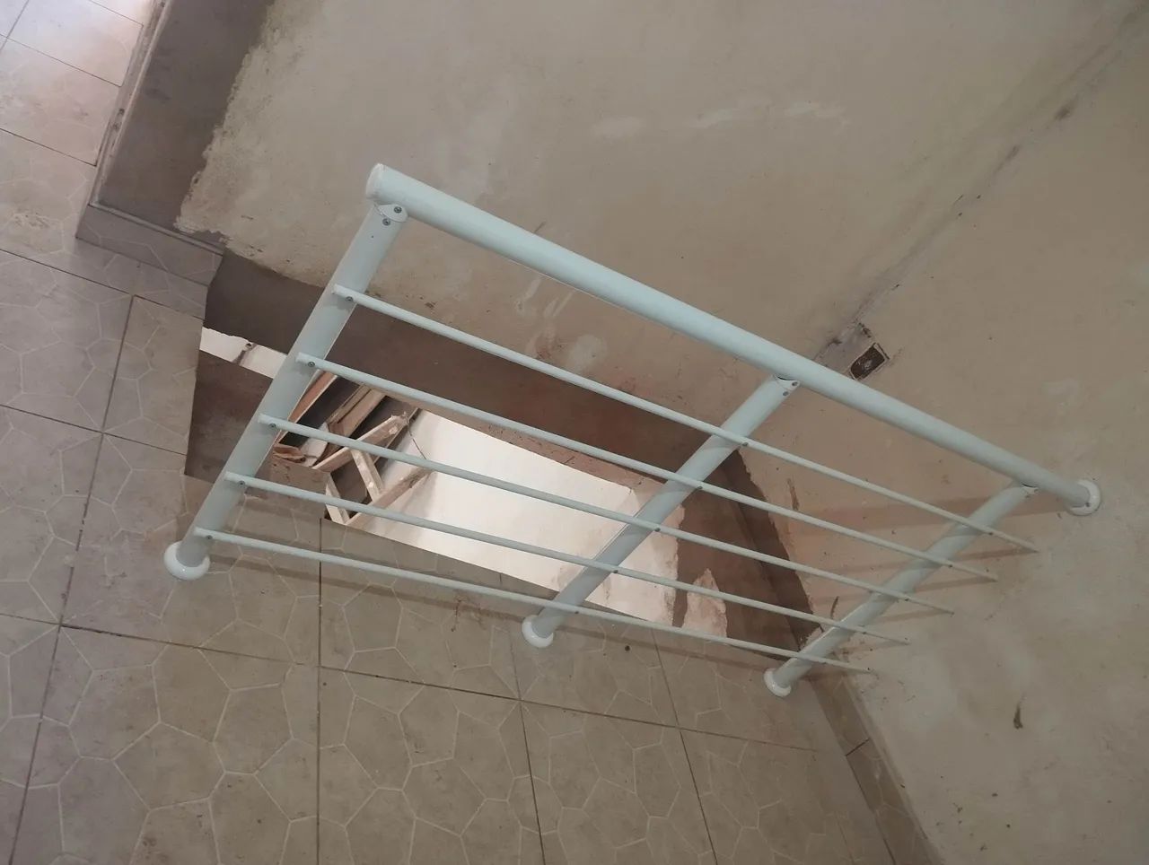 Casa pequena estilo Kitnet com 3 andares - Foto 4