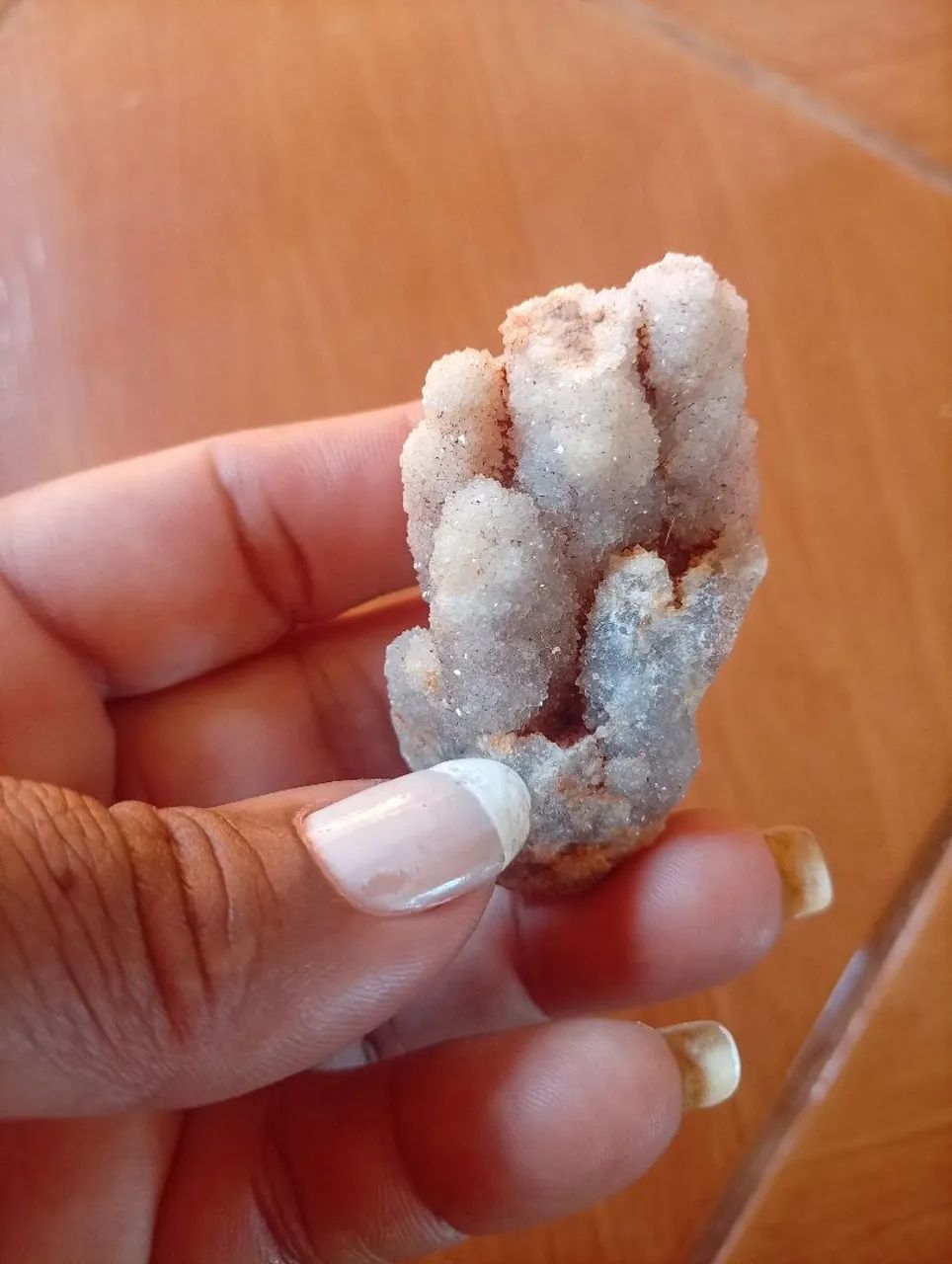 Ágata Uva lilás+ branco botrioidal, formato natural de castelo 