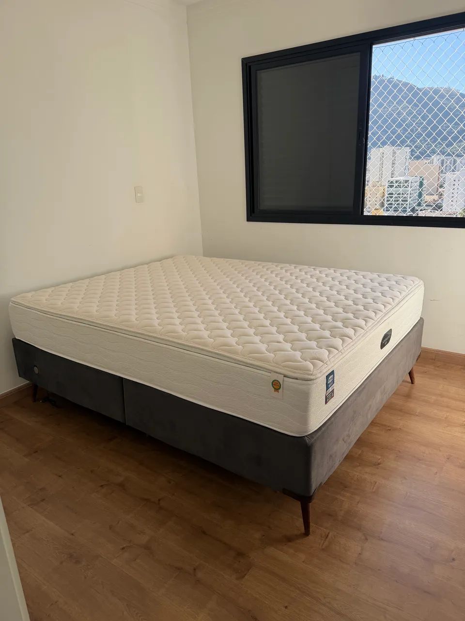 Cama box queen + colchão 
