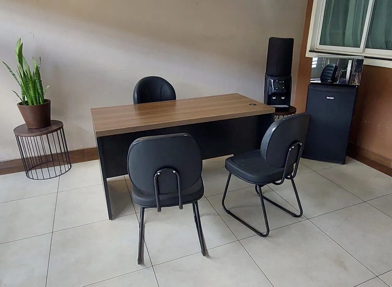 Mesa de escritório com 2 gavetas  - Foto 2