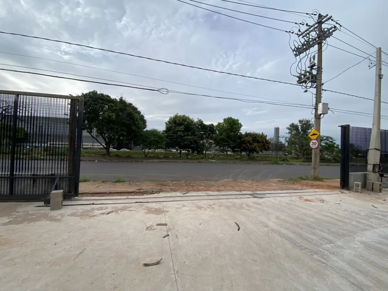 Galpão Logístico com 2.500 m², 12 Docas e Área de Manobra de 1.500 m² - Foto 5