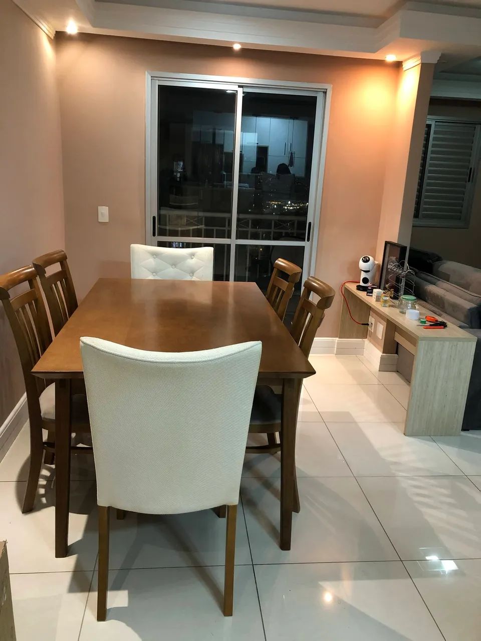 Mesa madeira maciça com cadeiras - Foto 2