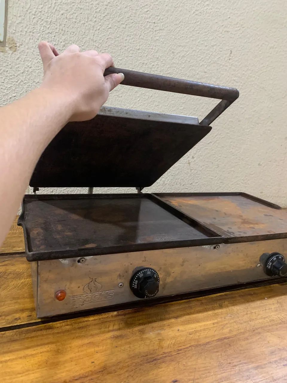 Chapa Grill Elétrica Progás Dupla com Prensa - Profissional - Goiânia - Foto 2