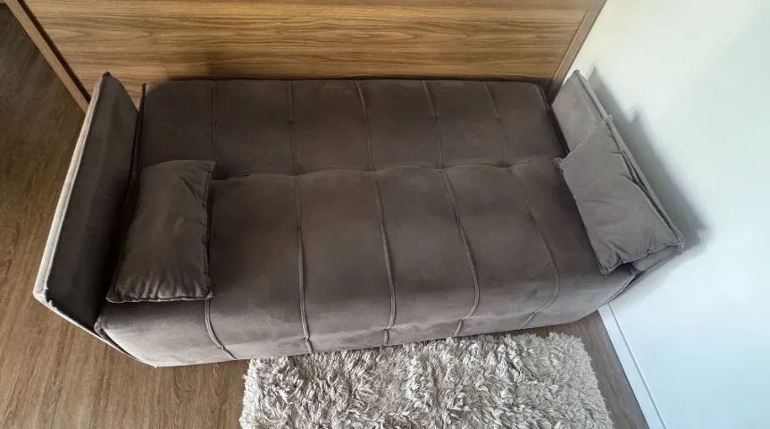 Sófa cama 2 lugares em Suede Cinza - Foto 2