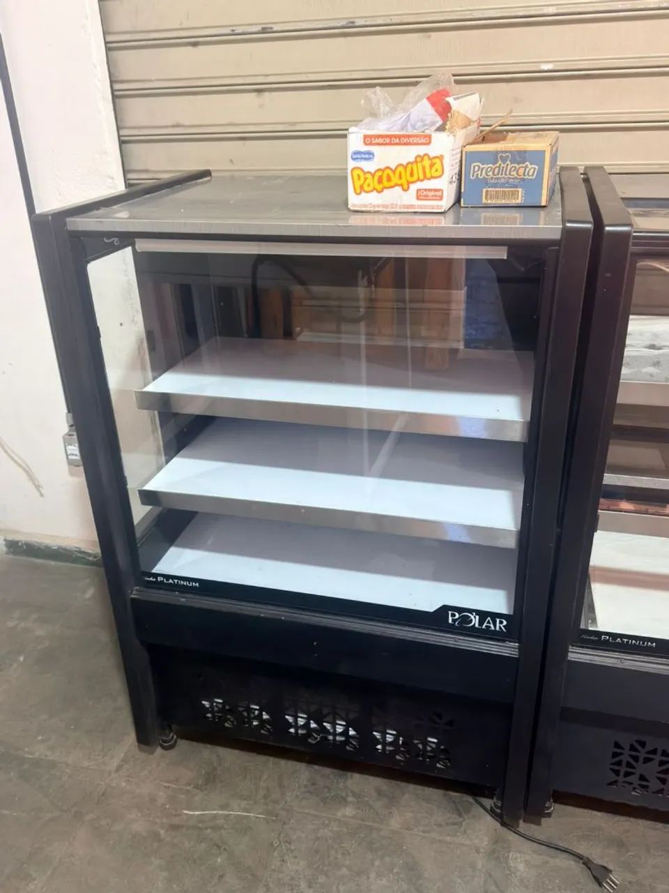 Vitrine com caixa 