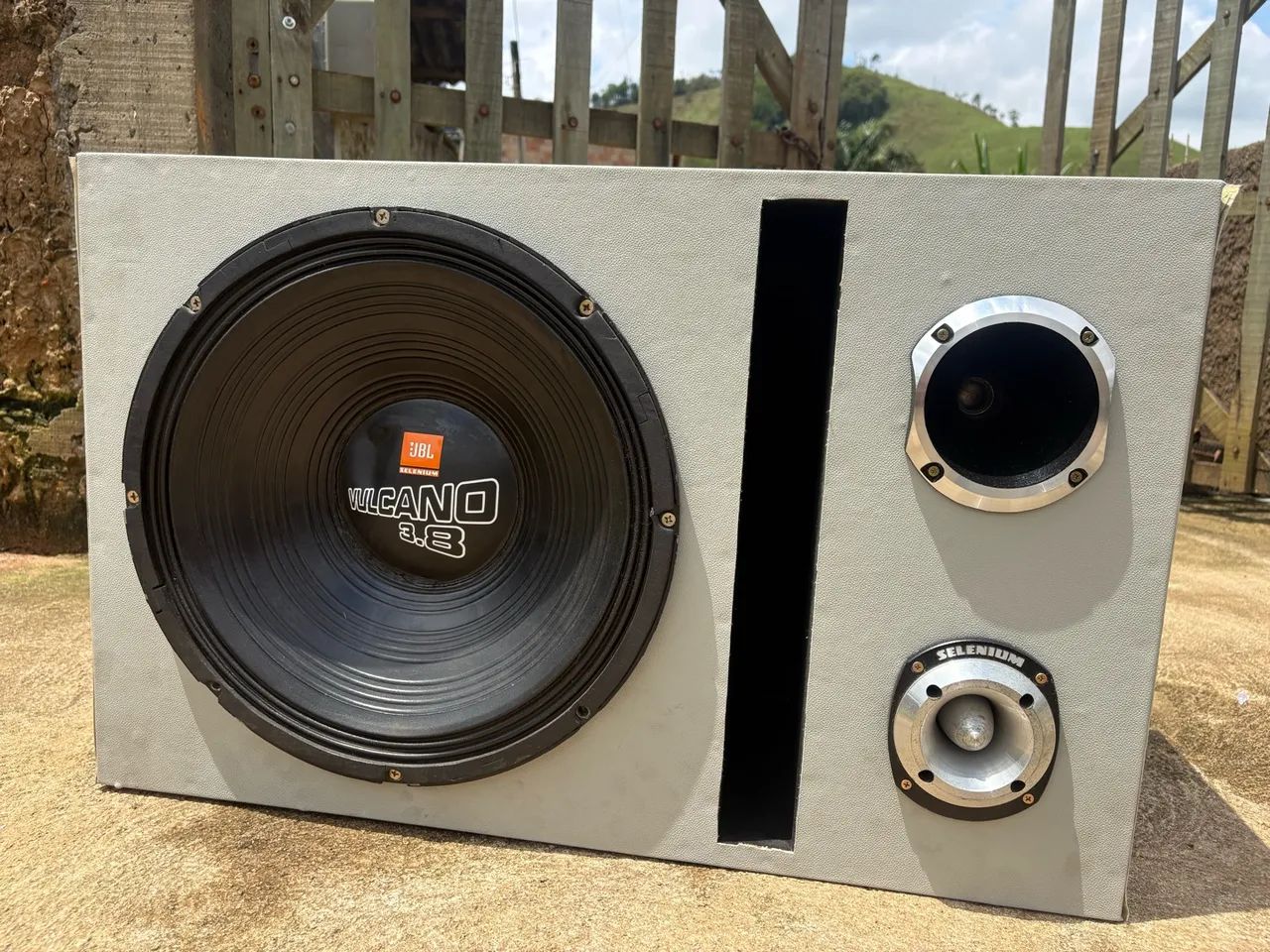 Vendo caixa trio de 18 