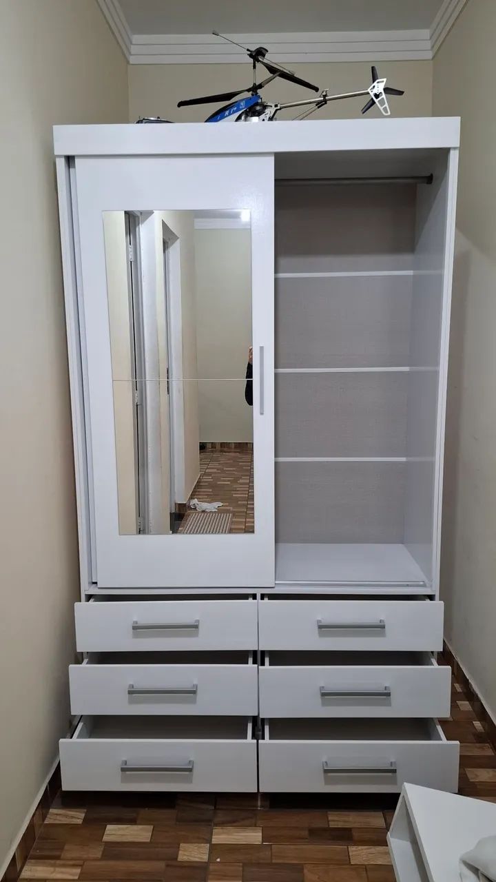 Guarda roupa de solteiro 