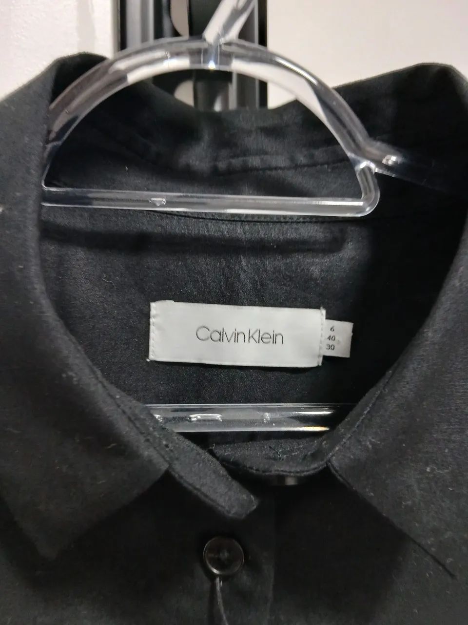 Blusa feminina de botão CalvinKlein - Foto 4