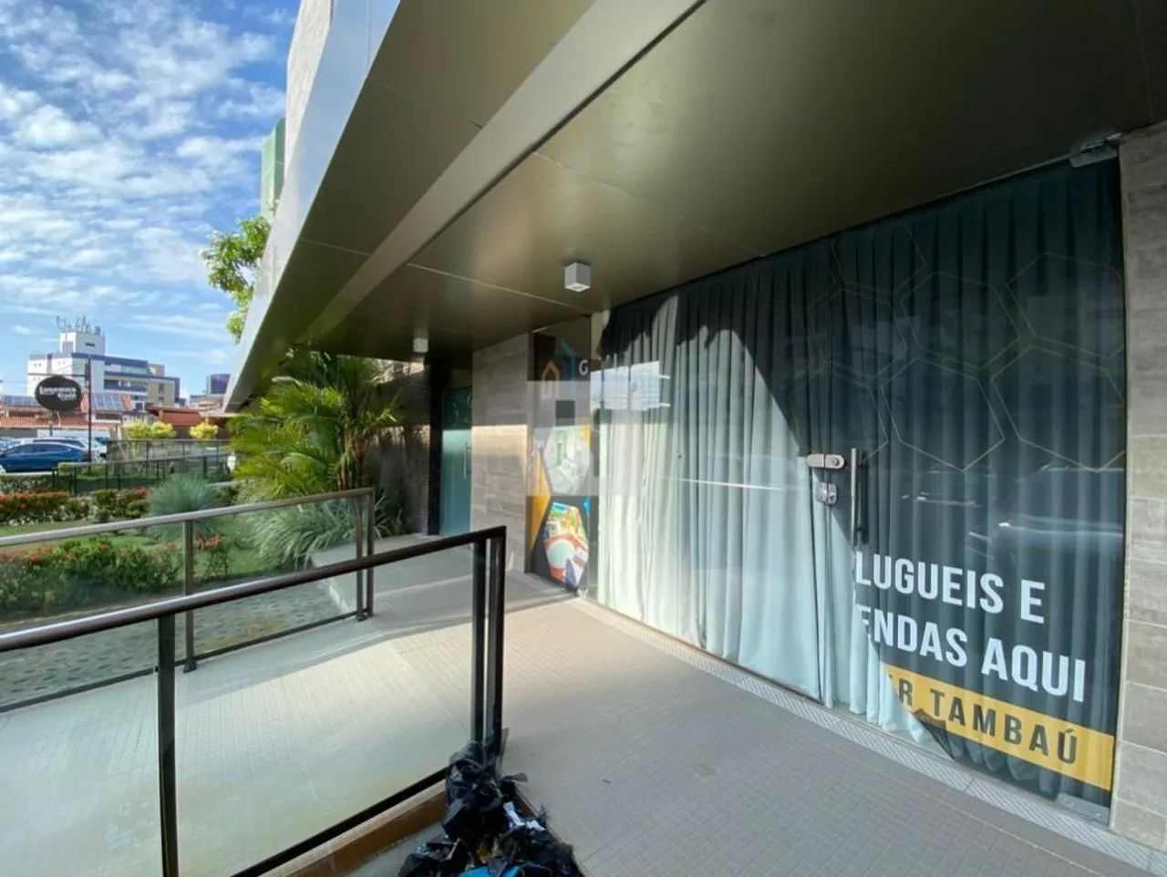 Sala Comercial em Tambaú - Sala com vitrine.