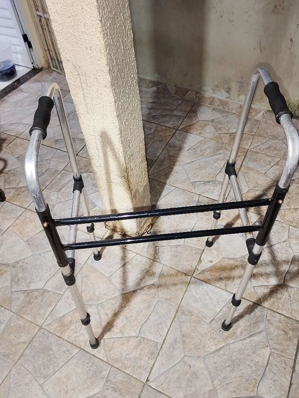 Cadeira de rodas e andador - Foto 3