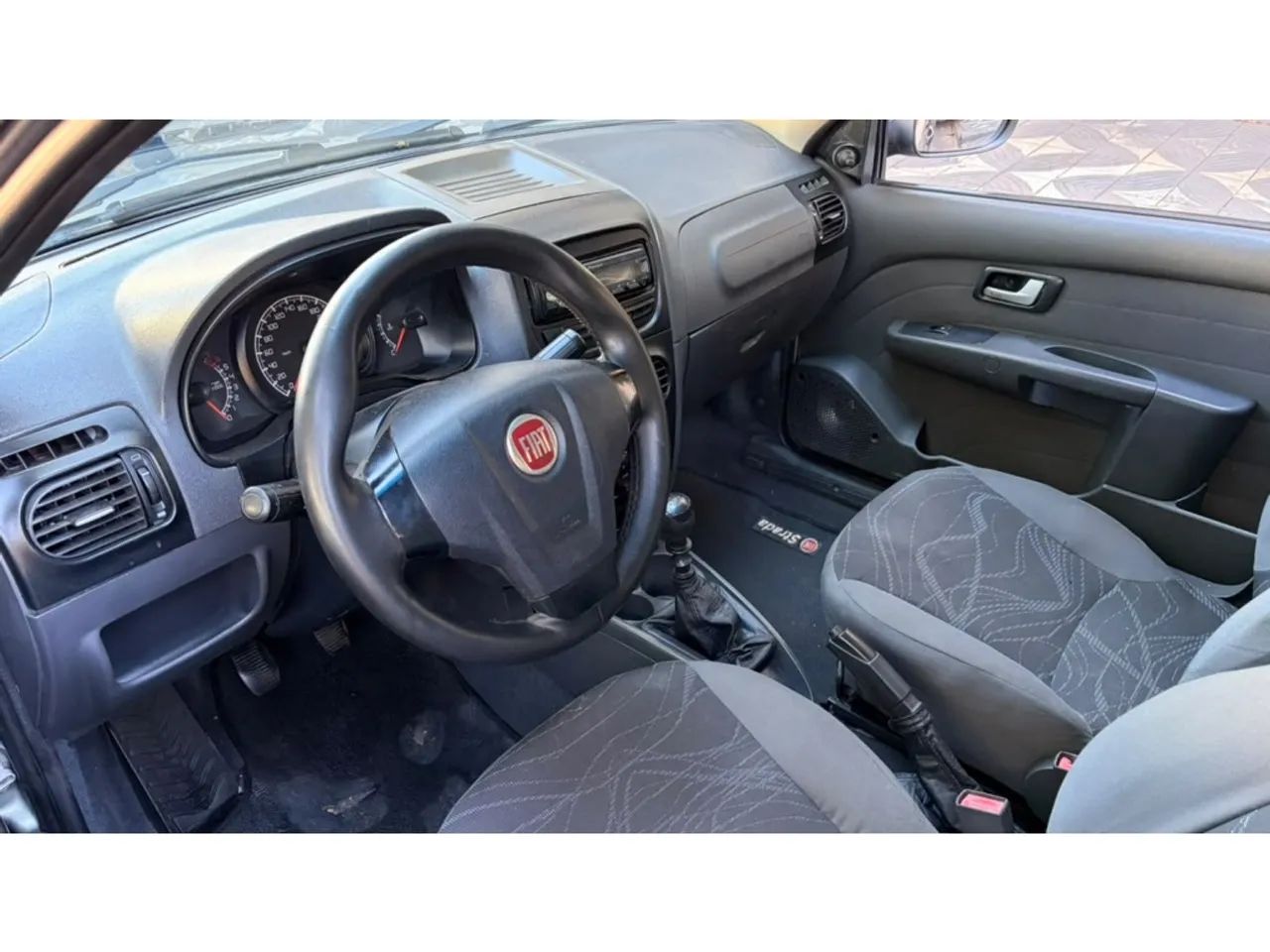 Fiat Strada 1.4 MPI Fire Flex 8V CE 2014 - Foto 4