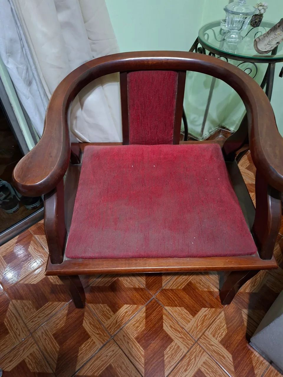 VENDO POLTRONA DE MADEIRA MACIÇA
