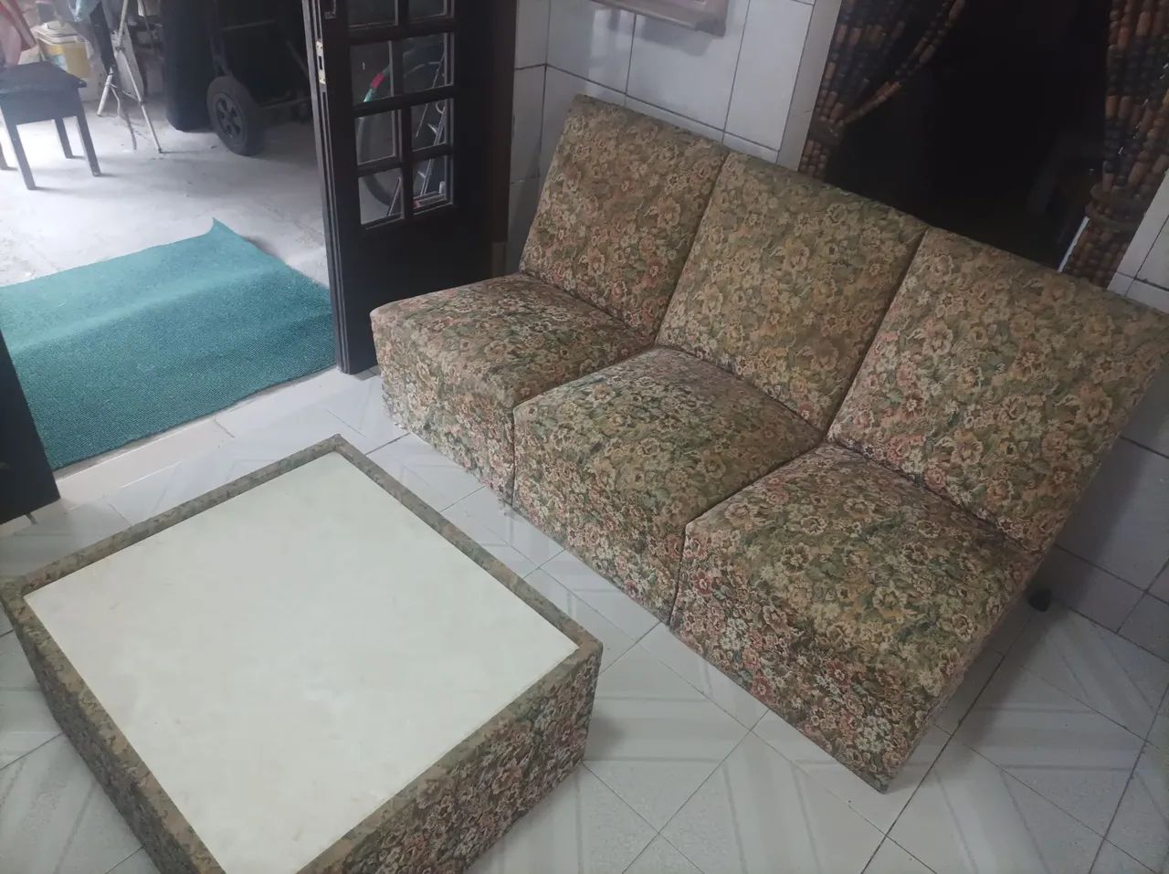 Conjunto de sofá modulado com 03 poltronas e uma mesinha  - Foto 2
