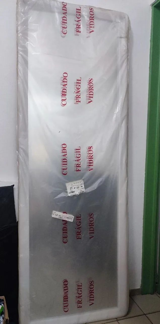 Porta com Espelho de Guarda Roupas