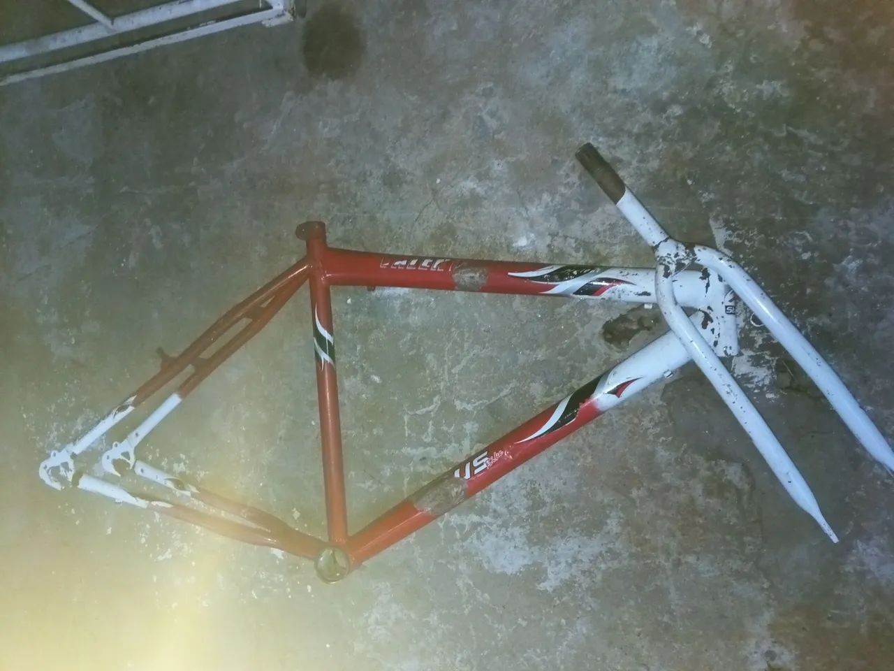 Quadro de bicicleta aro 26 com o garfo  - Foto 2