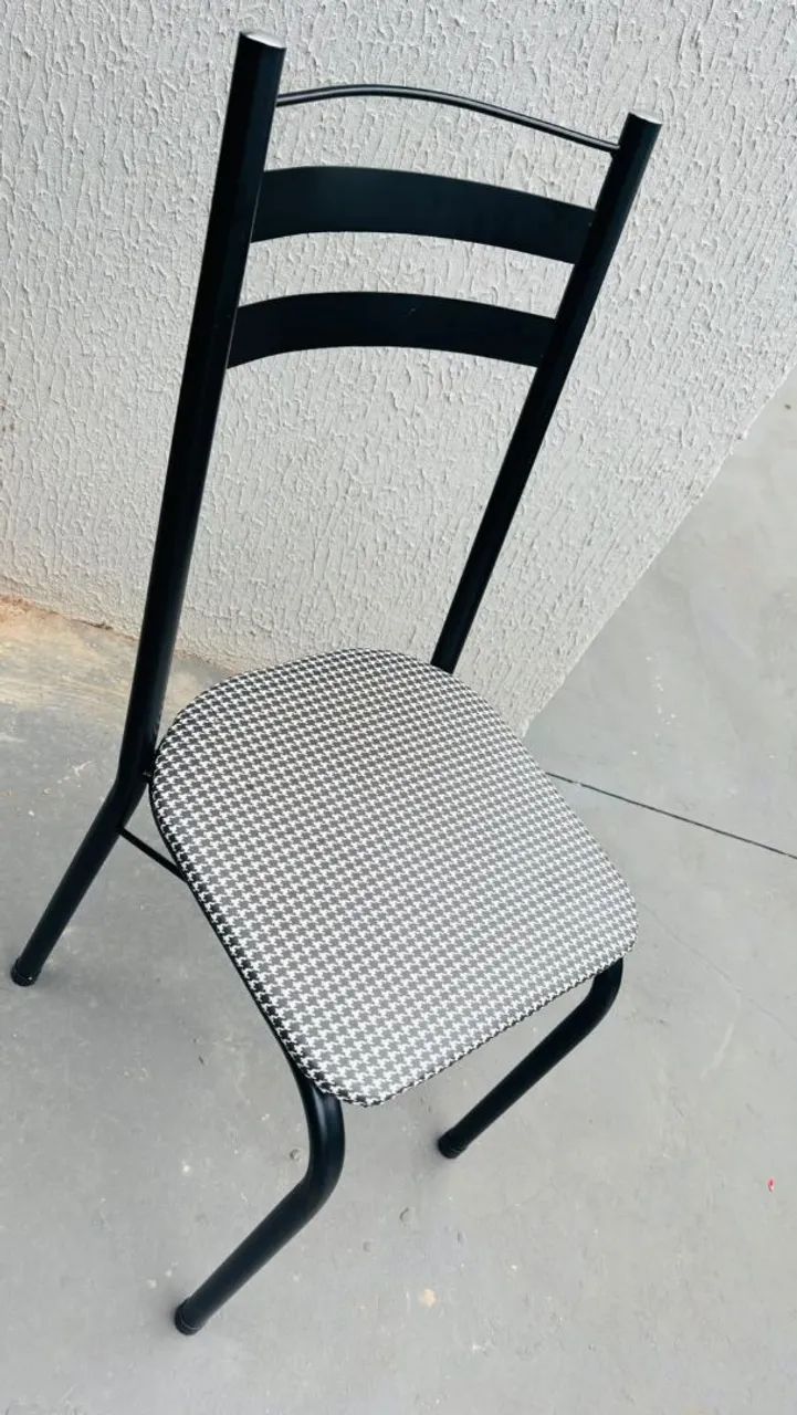 Vendo jogo de 4 cadeiras 