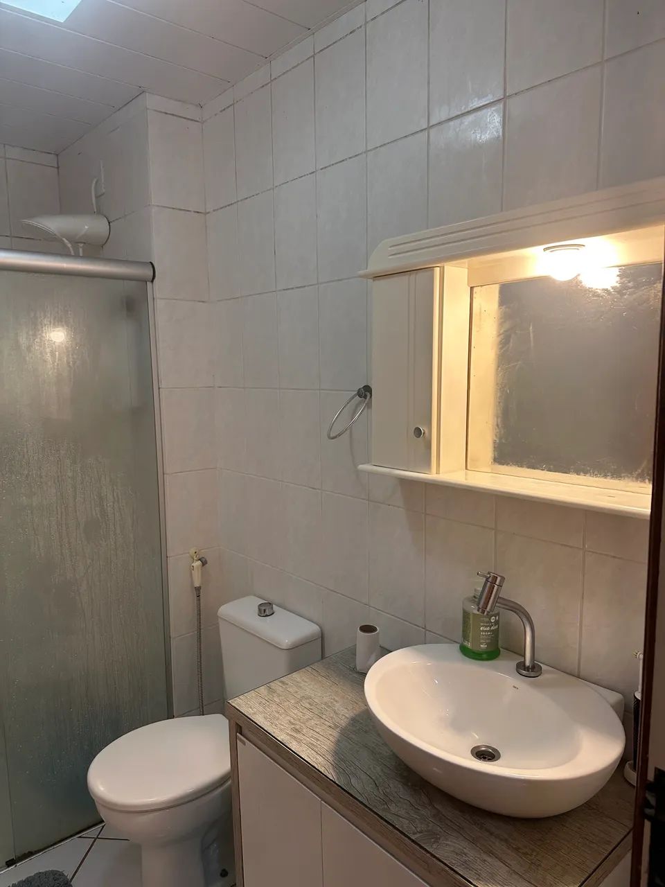 Alugo quarto em apto de três quartos  - Foto 2