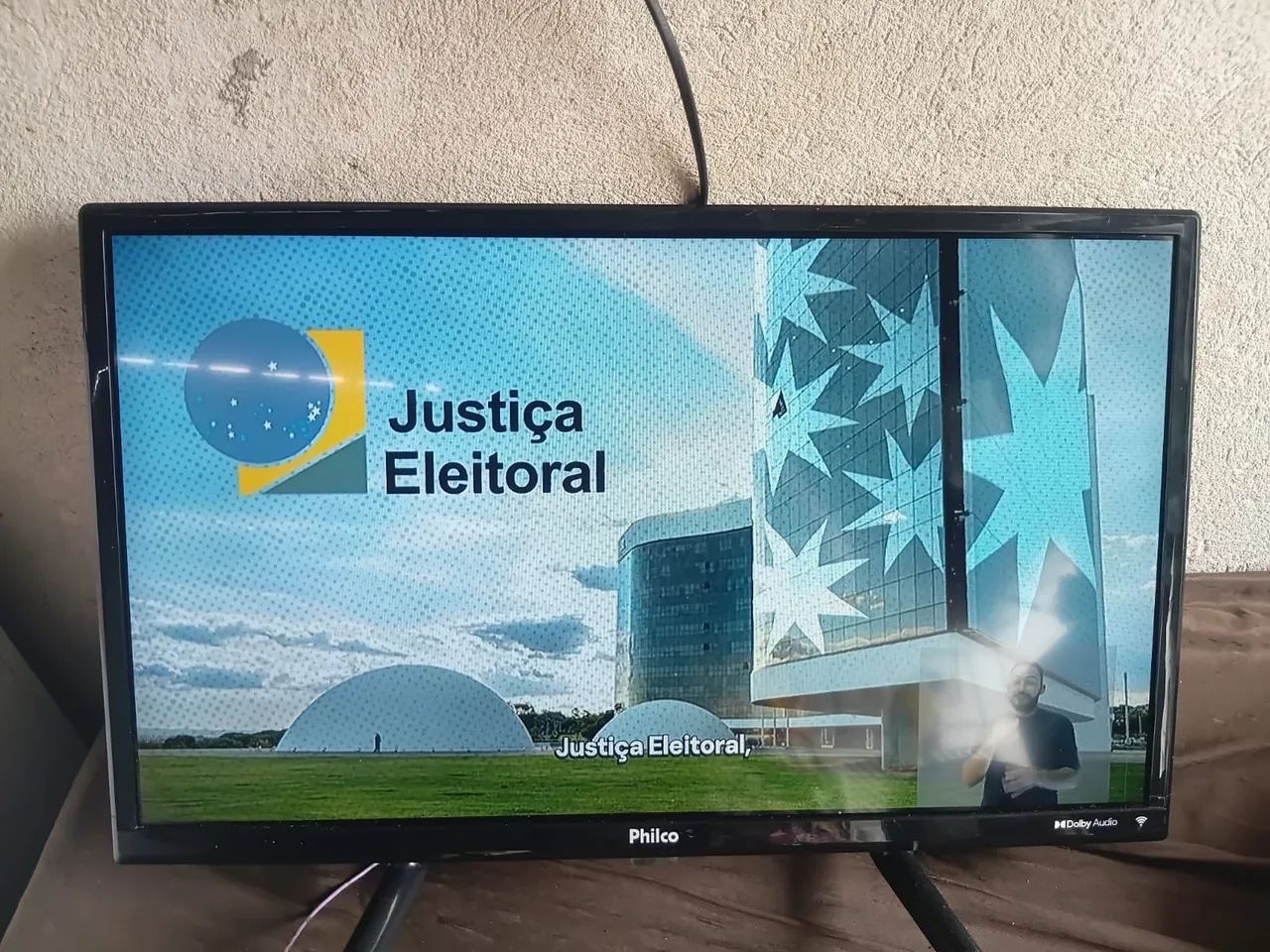 Vendo TV de 24 polegadas smart  - Foto 3