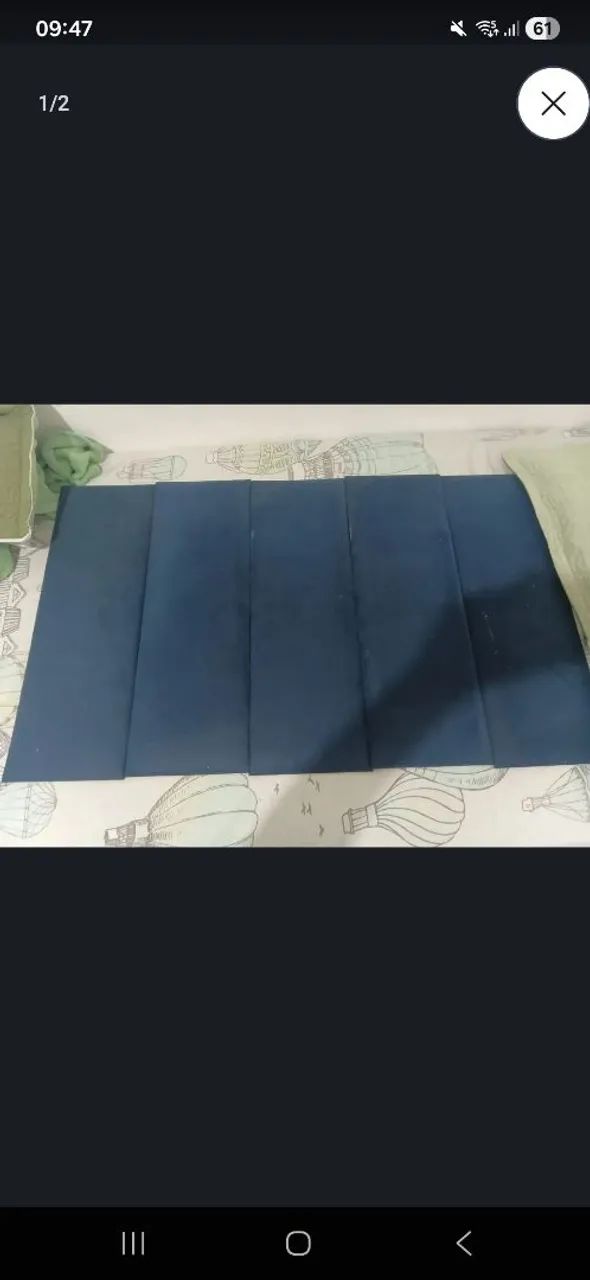 Painel azul marinho acolchoado para cama de solteiro 
