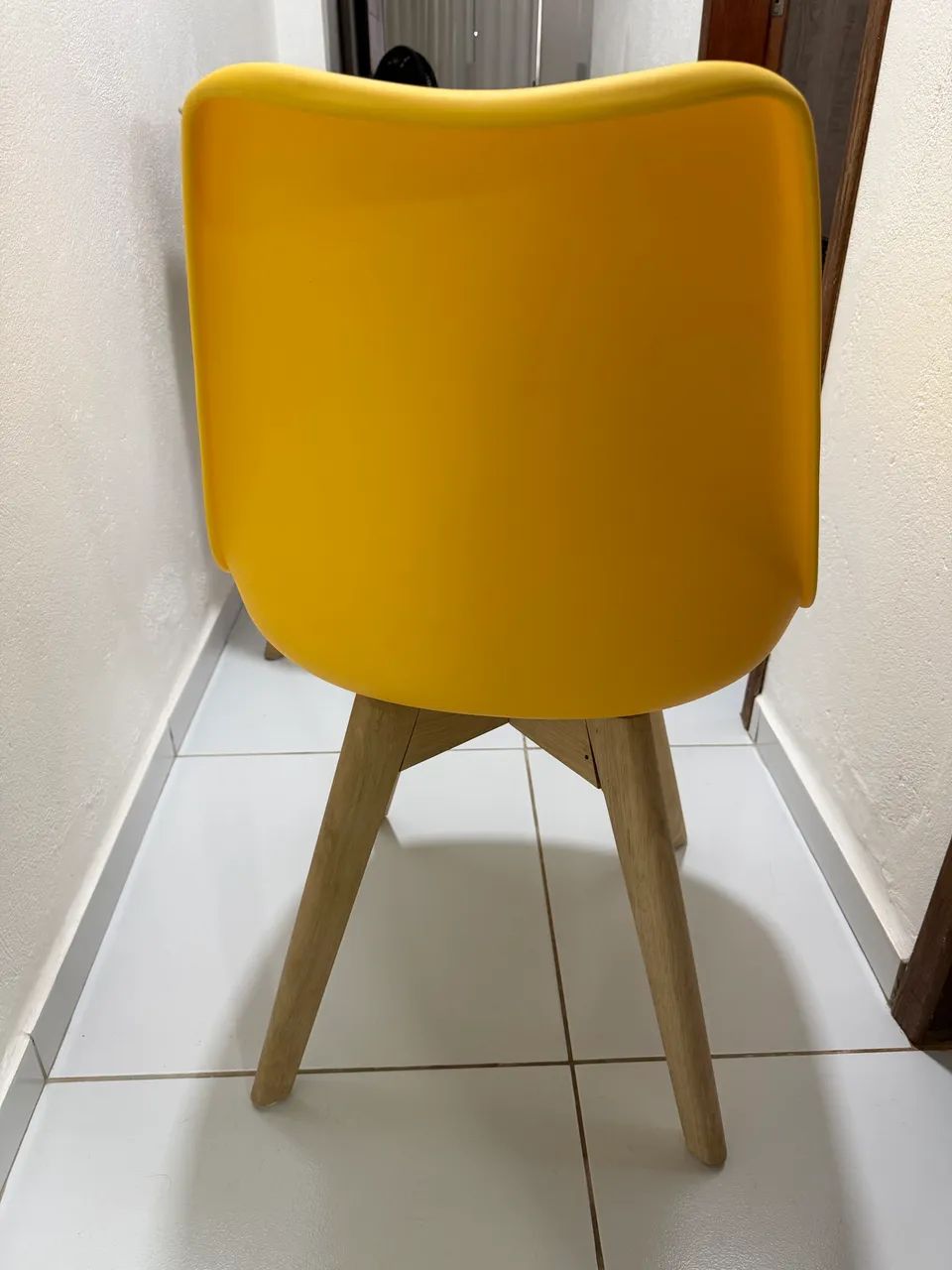 Cadeira Polipropileno Estofada Amarela - Foto 2