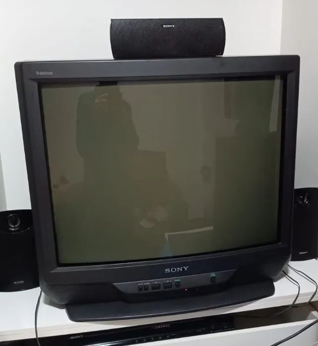 TV CRT Sony Trinitron 29" com Mod Vídeo Componente para retrogames