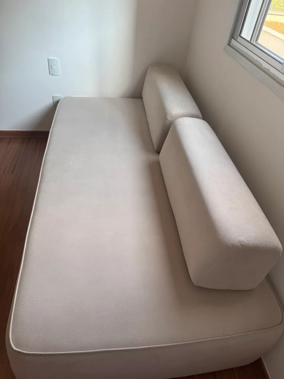 Sofá com encosto removível Capobiango design. Em perfeito estado. Sem nenhum desgaste - Foto 2