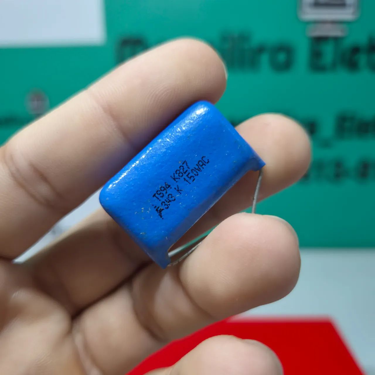 Capacitar poliéster 3.3uf 150v