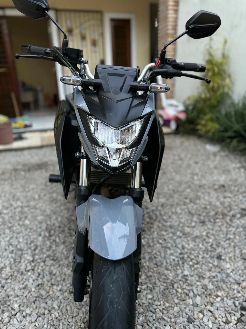CB300F extremamente nova 