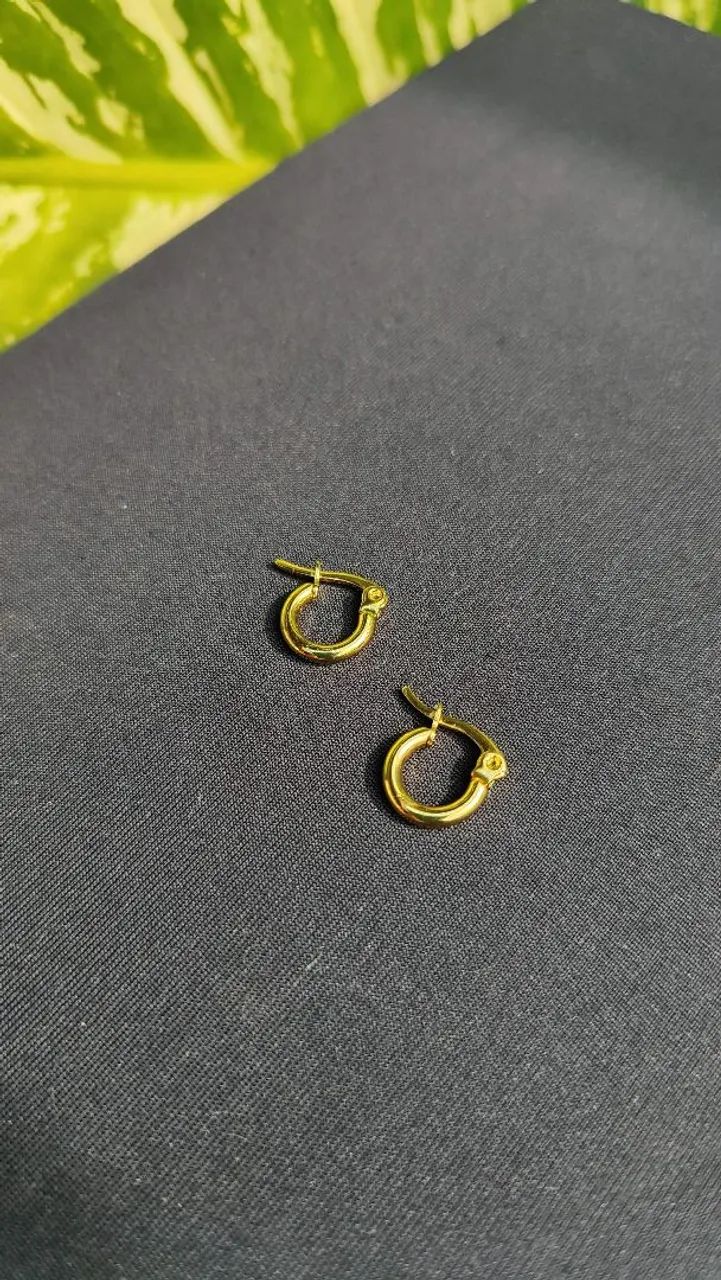 Brincos dourados de argolas em Aço Inoxidável  - Foto 2