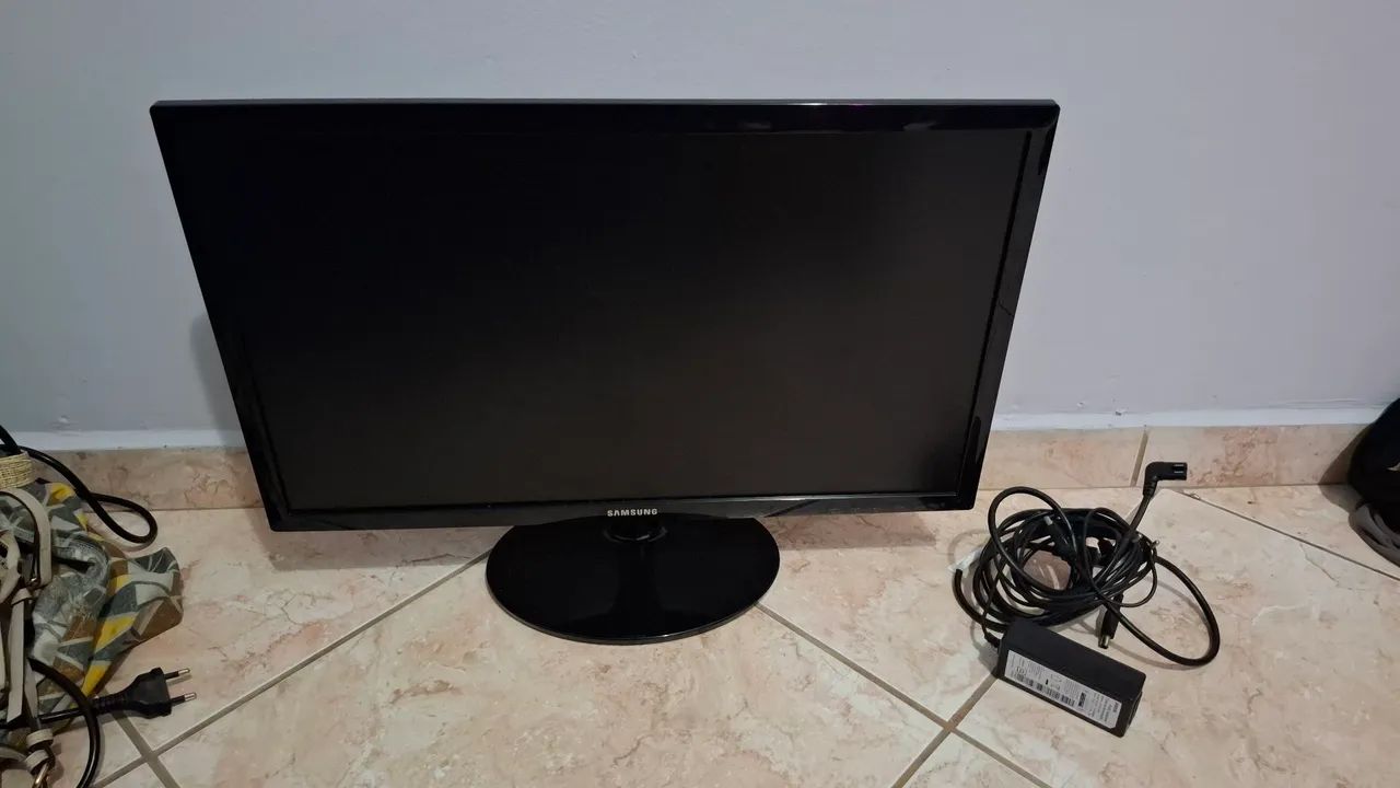 Monitor LED Samsung 24 polegadas S24D332H - Foto 5